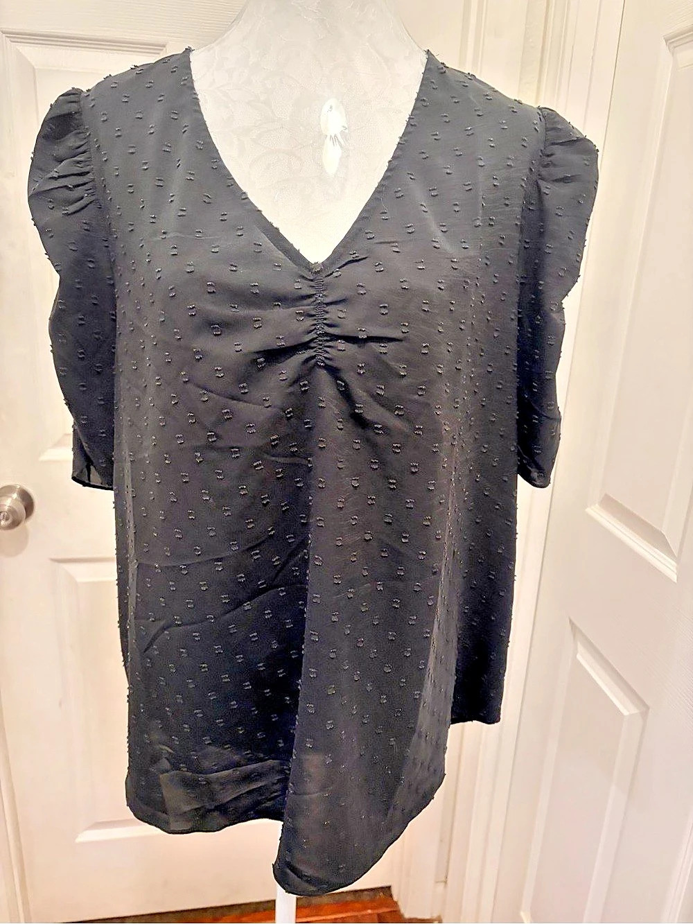 everleigh Black Textured Ruched Blouse Size Large Like New